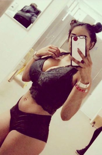 Hey les gars de Paris, appelez-moi vite pour une vibe torride et complice au tel avec une beurette athlétique de 24 ans plan-cul