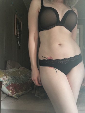 Appelle Lola pour une expérience torride au téléphone rencontre-Teen-Créteil