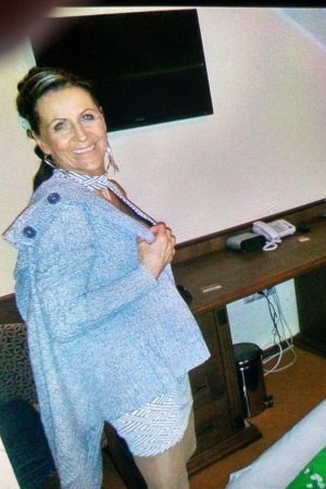Vieille novice en recherche d’aventures naturelles Marine - rencontre-Naturiste-Colombes