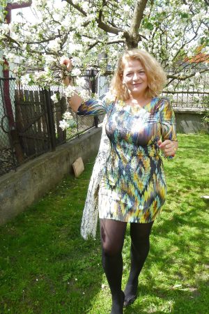 56 ans et veut s’offrir un cadeau d’anniversaire spécial Chloé - rencontre-Cougar-Villefranche-sur-Saône
